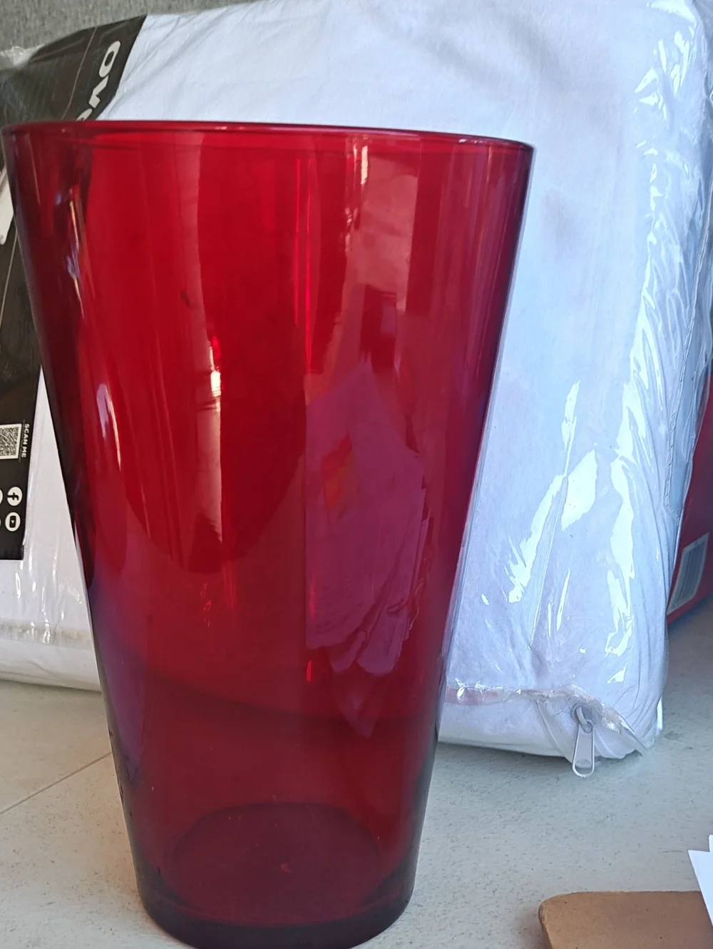 Red Decorative Glass Vase - Modern Tapered Accent